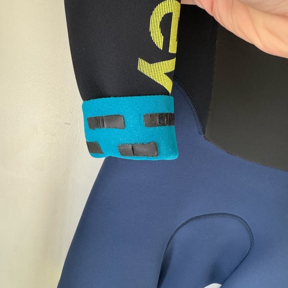 Hurley Fusion 403 Wetsuit size MT - Picture 5 of 6